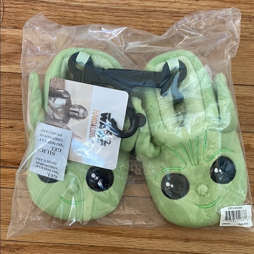 Star Wars Green Baby Yoda Plush Slippers